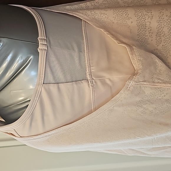 Halara tank - Picture 6 of 8